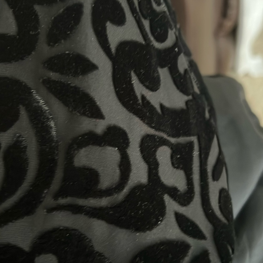 Velvet polyester, lined scarf
